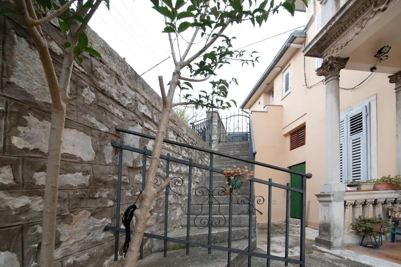 Four Modern Apartment'S At Antique Villa, Castropola 8, Pula, City Center Apartman